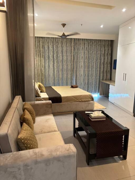 Countryside Luxury Suites - Supernova Noida Nova Deli Exterior foto