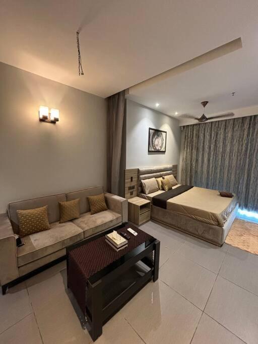 Countryside Luxury Suites - Supernova Noida Nova Deli Exterior foto