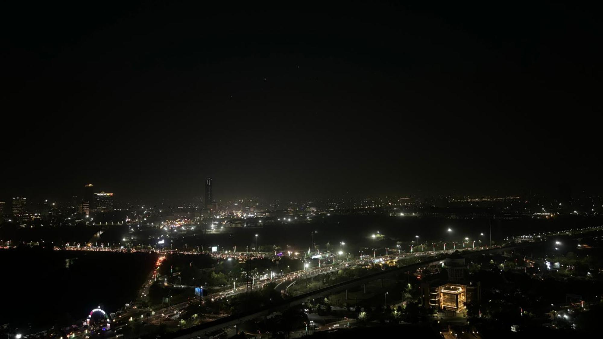 Countryside Luxury Suites - Supernova Noida Nova Deli Exterior foto