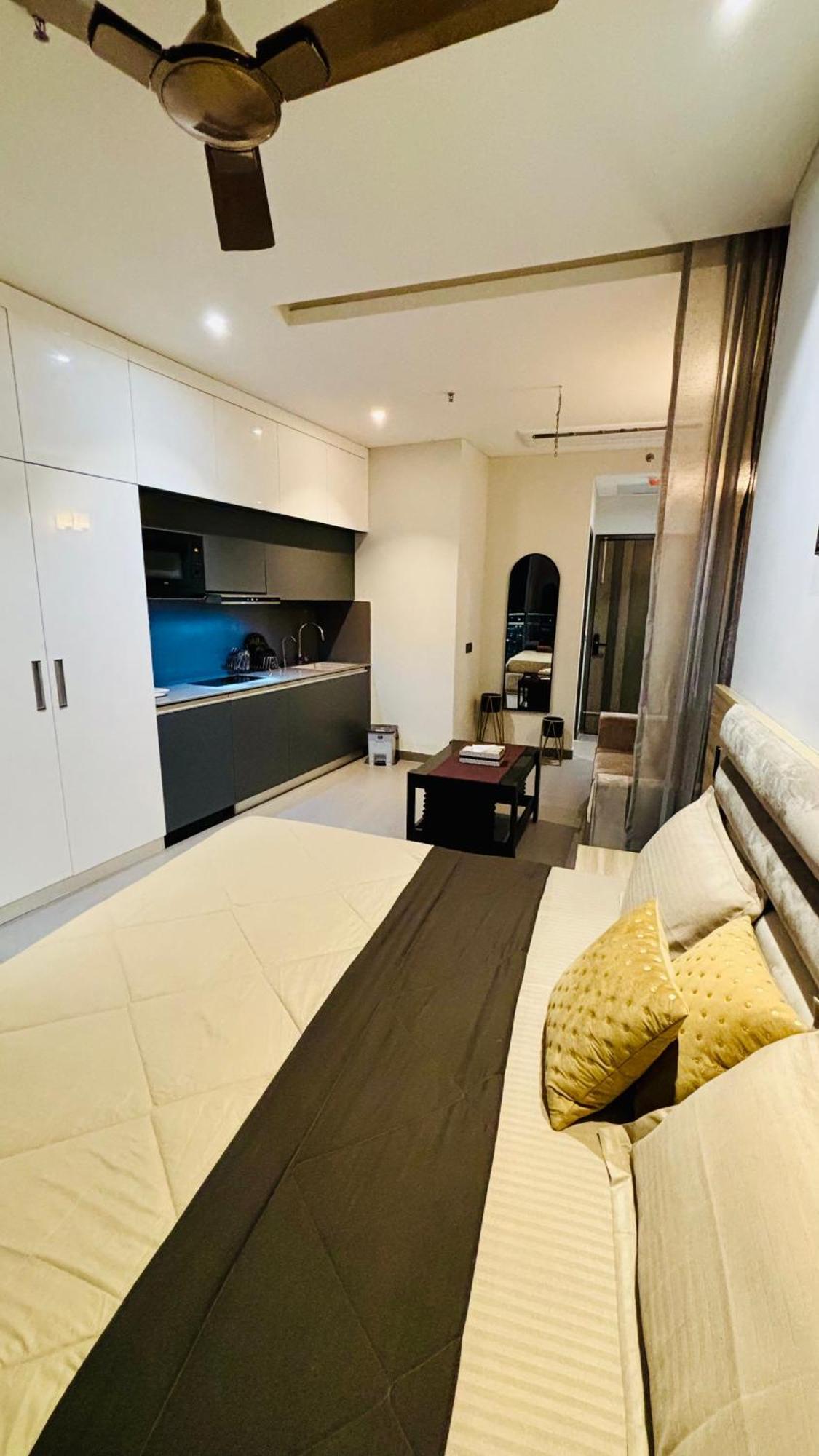 Countryside Luxury Suites - Supernova Noida Nova Deli Exterior foto